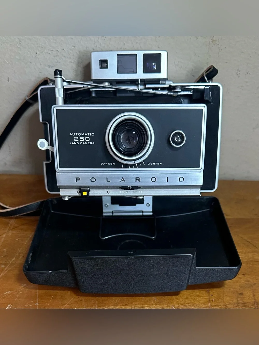 Vintage Polaroid Automatic 250 Land Camera Kit w/ Flash & Case